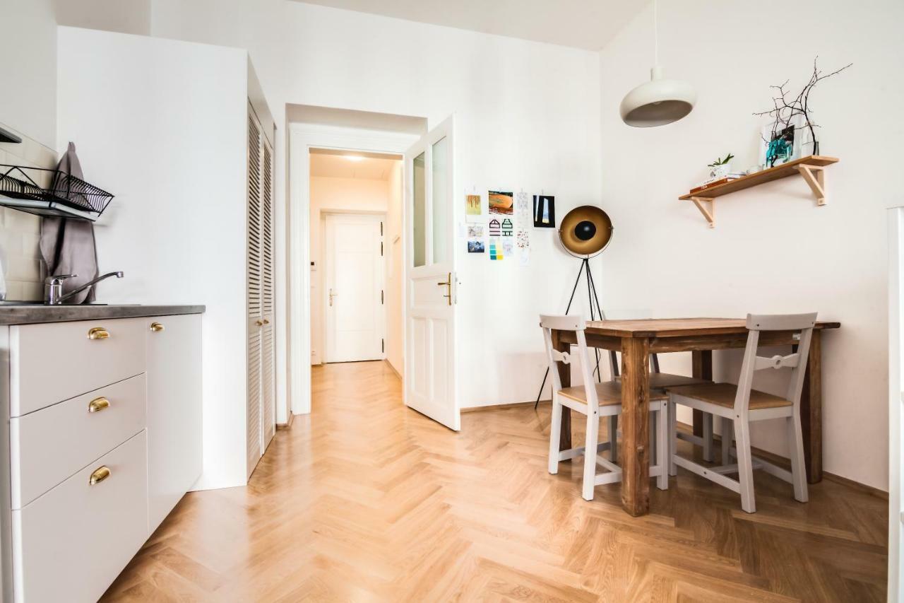 Trendy Local Apartment ปราก ภายนอก รูปภาพ