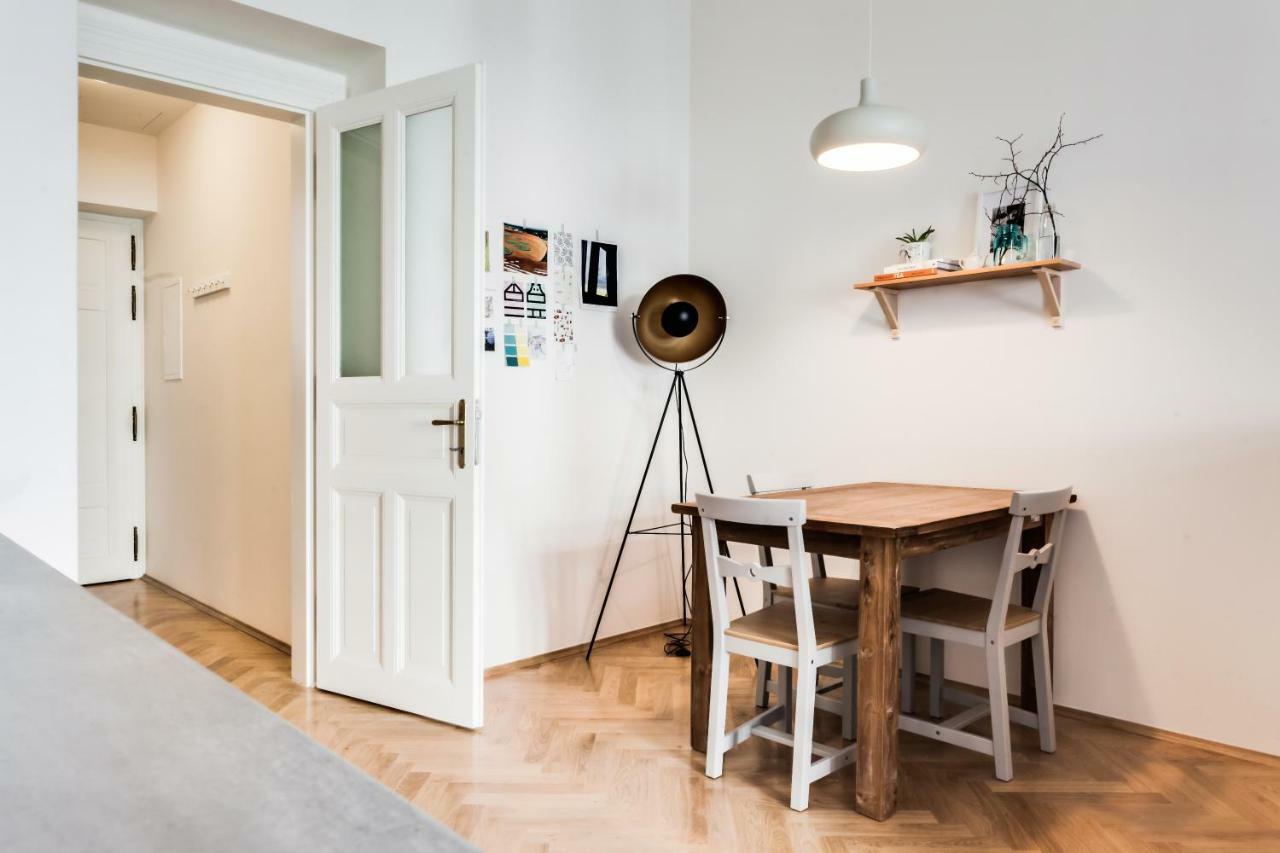 Trendy Local Apartment ปราก ภายนอก รูปภาพ